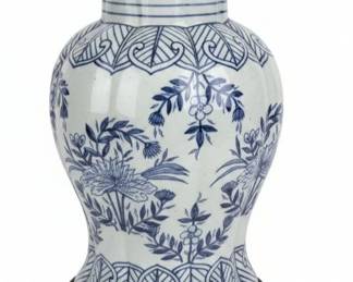 Pair of Vintage Blue and White Porcelain Ginger Jar Table Lamps Chinoiserie Floral Pattern third image