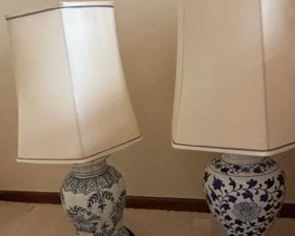 Pair of Vintage Blue and White Porcelain Ginger Jar Table Lamps Chinoiserie Floral Pattern