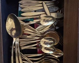 Gold Electroplated Flatware Set second image