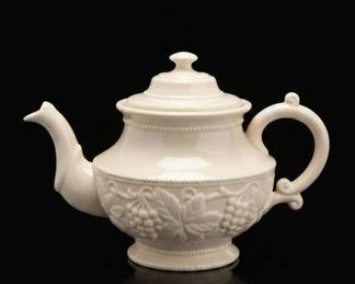 Royal Albert Old Country Roses Teapot fourth image