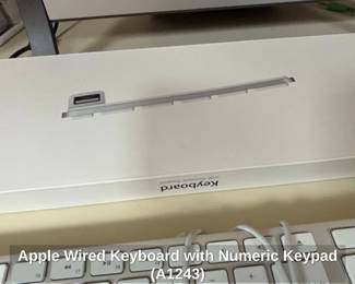 Apple Wired Keyboard with Numeric Keypad A second image