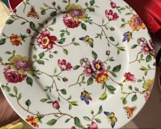 Bordallo Pinheiro Cabbage Leaf Serving Bowls and Assorted Plates fifth image