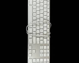 Apple Wired Keyboard with Numeric Keypad A third image
