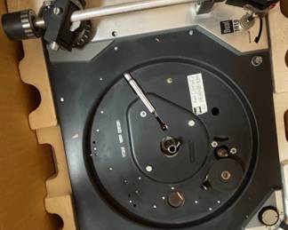 United Audio Dual Turntable third image
