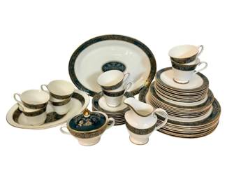 Royal Doulton Carlyle English Bone China Set 44 Pcs.