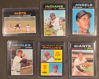 Topps 1971 6 Card Lot including Luzinski Rookie, Harrelson with Ryan on the mound, Powell, Perry....