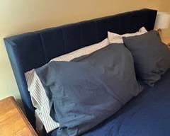 Bedframe with velvet headboard, 200