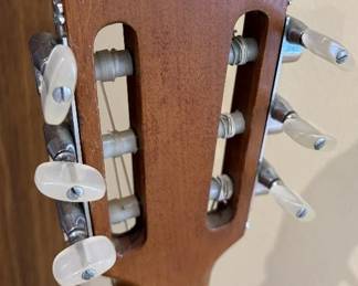 Gibson Classical Guitar Custom Cutout 1962 Manufactured in Kalamazoo, Mi.  Price: $600