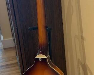 Hofner Classic Bass In “Paul McCartney” Style Used but in excellent condition D-Bass HI-Series Price: 400