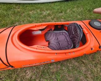 Wilderness Systems tsumani 140 kayak $800 carry up to 325 lbs with dry gear storage 