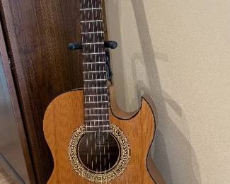 Gibson Classical Guitar Custom Cutout 1962 Manufactured in Kalamazoo, Mi.  Price: $600