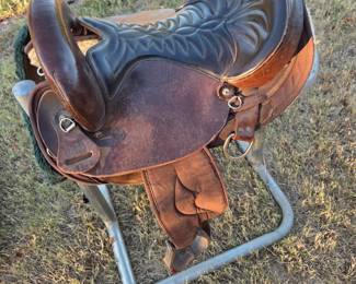 Endurance Western Horse Saddle, Big Horn 120. (Stand not for Sale)
