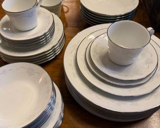 Noritake, 2 6-piece place settings, "Casablanca"