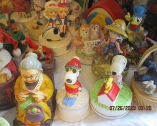 Snoopy music boxes
