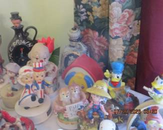 Donald Duck and other animated music boxes