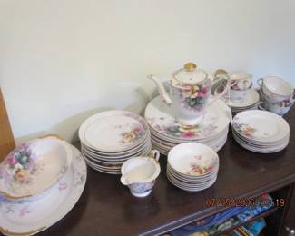 Aladdin Dinnerware