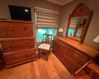 Vintage Bassett Carved Pineapple Pine Bedroom Set