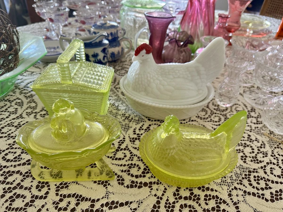 Hen On Nest, Vaseline Glass