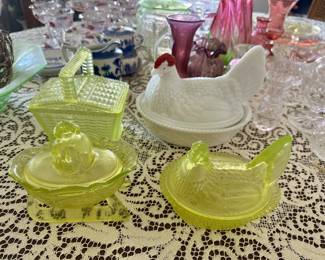 Hen On Nest, Vaseline Glass