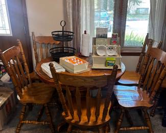 Oak table with leaf 6 chairs 