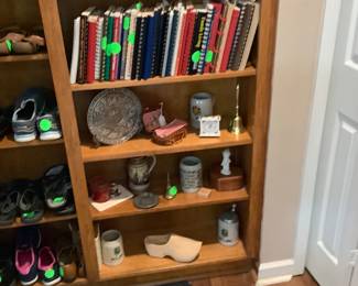 Cook books with items.