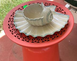 Round metal like end table.