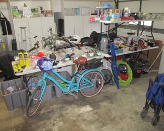 A full garage, 2 bikes. Ladies & Mens