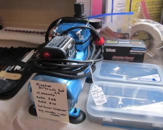 Compressor for air brushing