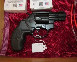 BBM – Blank Firing Starter Revolver. It was used in Studio Movie Productions. Includes boxes of (.380 Studio Stage Blank Rounds & Case)