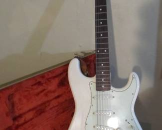 Mint FENDER Stratocaster 12 string guitar / case