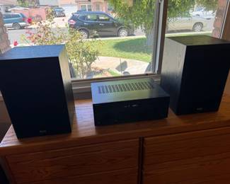 KLH Vintage B-900 speakers sold separately