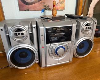 90s panasonic 5-Disc CD player/tuner, works great except for tape player (could just be dirty?)