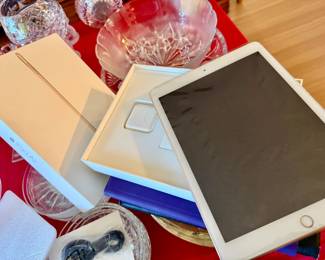 2nd Gen iPad, brand new, works! Never been used!!