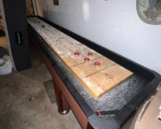 Wooden shuffleboard table, side-view