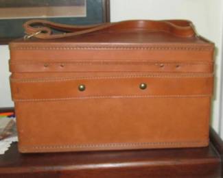 What an immaculately kept 1970s Hartmann leather train case! In the world of luggage Hartmann was queen.