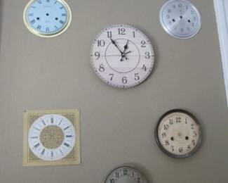 Clockfaces: great for decor! The one in the middle works, folks.