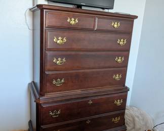 Nice 7 drawer dresser 