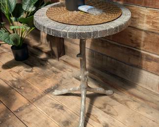 Super cute metal round table