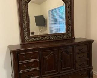 Dresser With Mirror