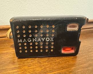 Vintage Magnavox AM22 Transistor Radio