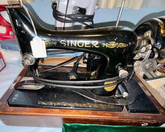 Singer antique machine
