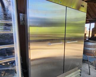2 door refrigeration unit, like new