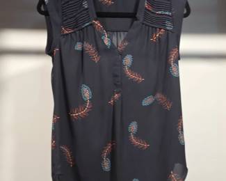 DR by Daniel Rainn Feather Print VNeck Cap Sleeve Blouse