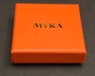 MYKA Custom Korean Name Necklace with Diamond Accent third image