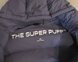 Aritzia TNA The Super Puff Shorty Puffer Jacket third image