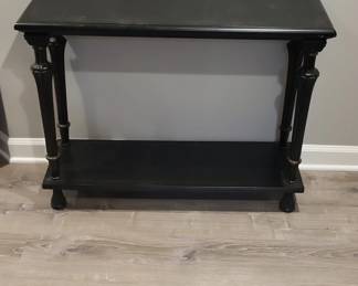 Traditional Black Console Table with Fluted Legs and Lower Shelf