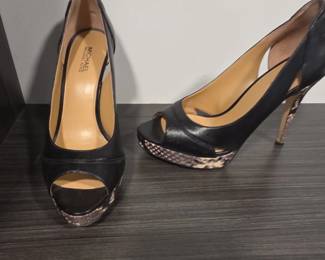 Michael Kors Black Leather PeepToe Platform Pumps with Snakeskin Heel