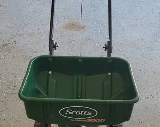 Scotts SpeedyGreen Broadcast Spreader