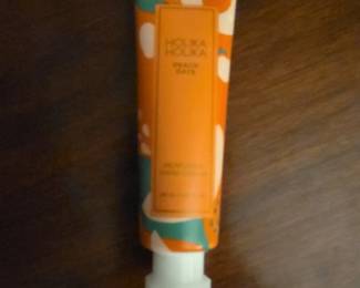 Holika Holika Peach Date Perfumed Hand Cream