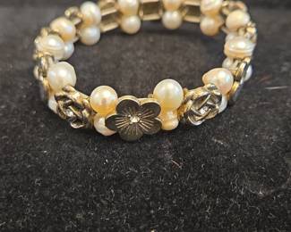 Vintage Faux Pearl and Floral Metal Stretch Bracelet